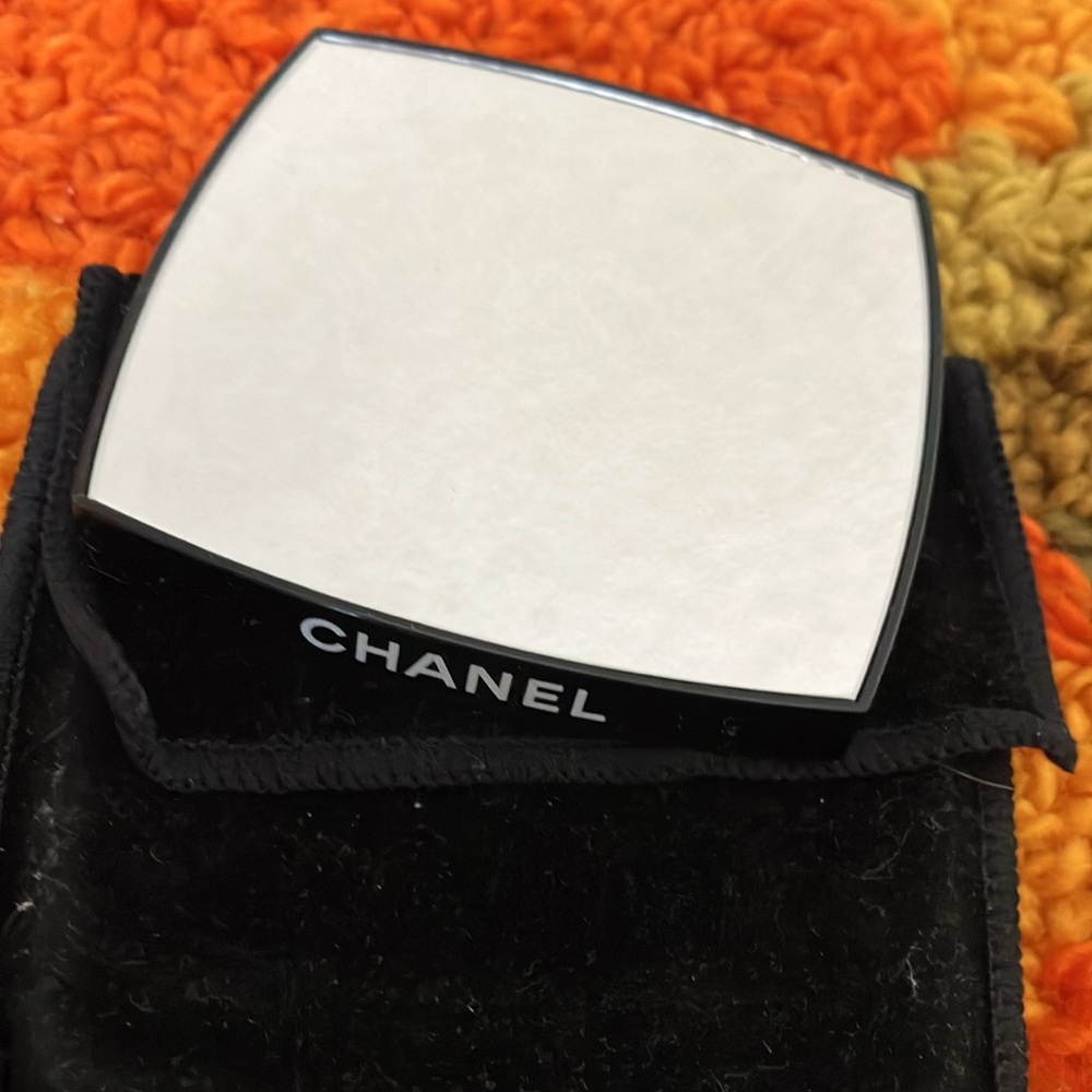 Chanel Compact Mirror - Picture 6 of 6